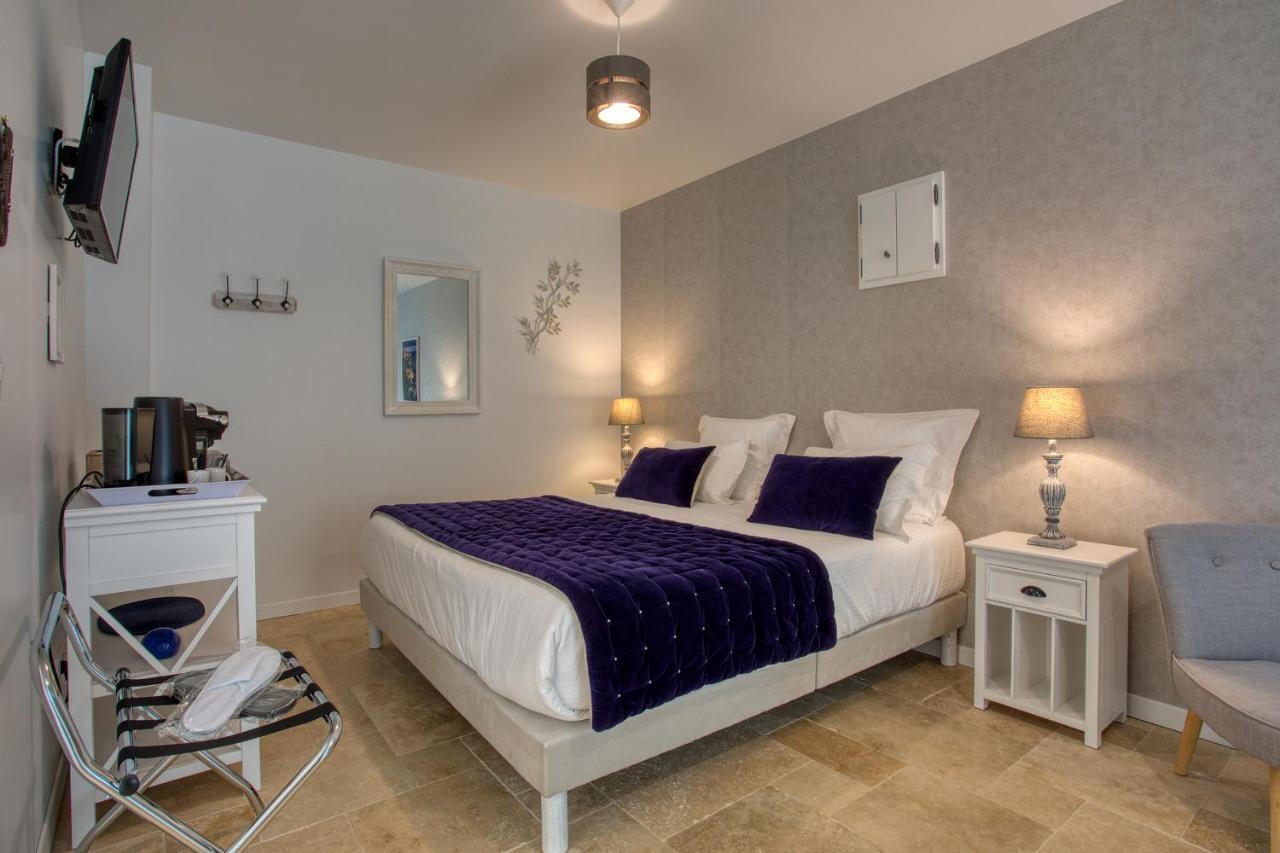 Domaine Des Pierres Blanches - Chambres D'Hotes Carlux Exterior photo