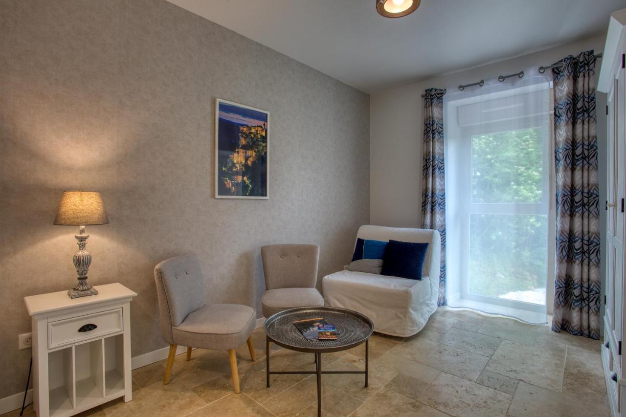Domaine Des Pierres Blanches - Chambres D'Hotes Carlux Exterior photo