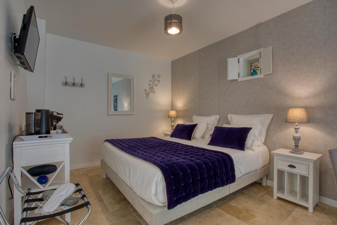 Domaine Des Pierres Blanches - Chambres D'Hotes Carlux Exterior photo